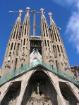450px-Barcellona_sagrada_familia_front_wikicommons.jpg